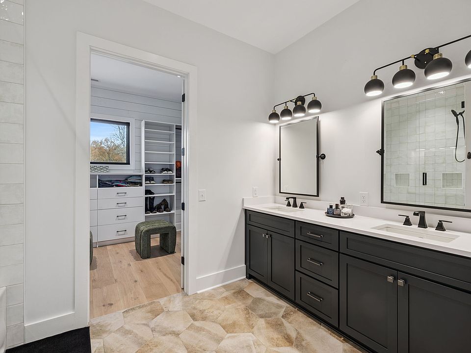 55th image of 1234 Lakeside Dr