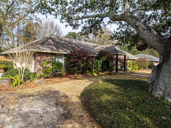 3rd image of 7 Greenbriar Dr