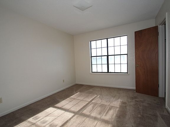 2nd image of 3903 Hereford Ln APT B