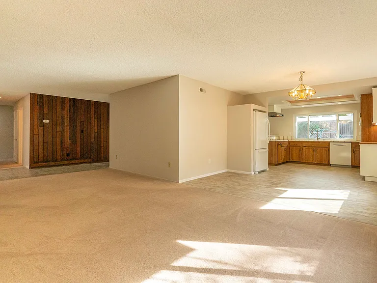 479 Goulburn Ct — Photo 6
