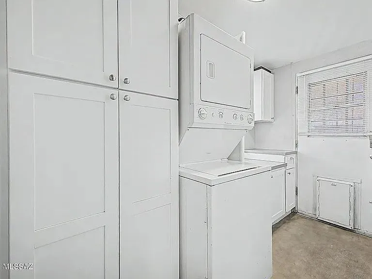 825 E Helen St — Photo 36