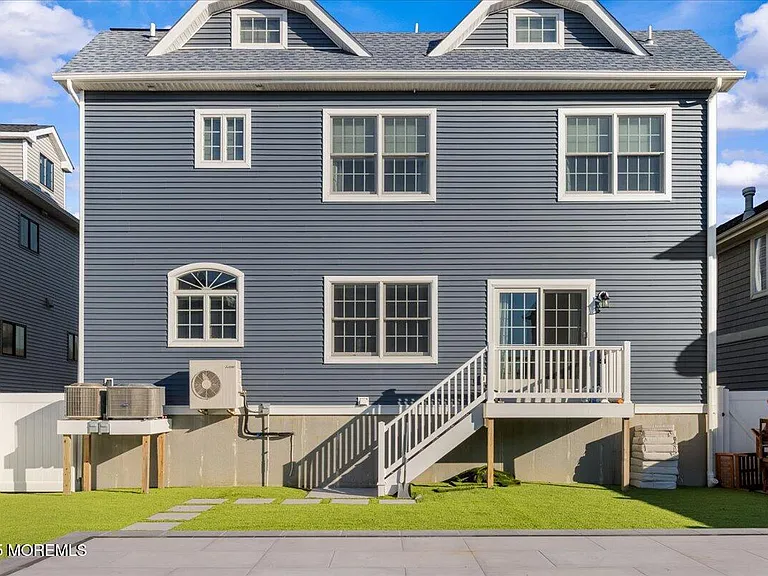 1613 Ocean Ave — Photo 2