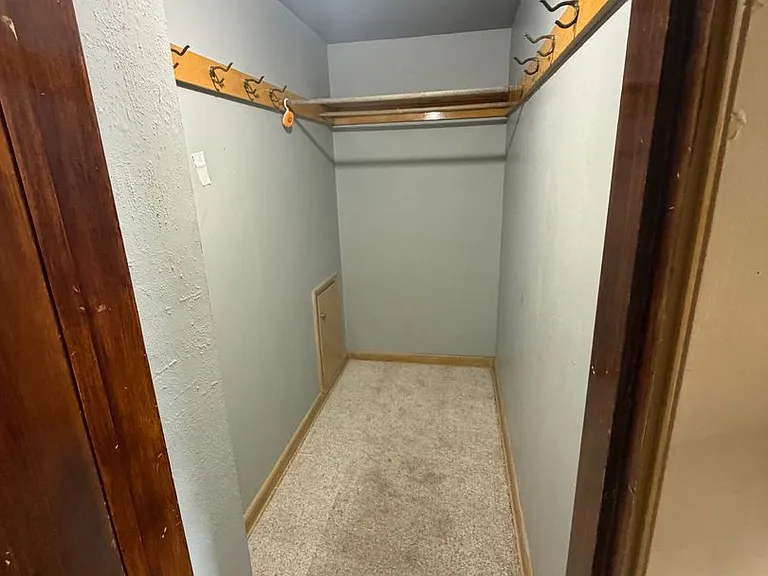 456 S Walnut St — Photo 6