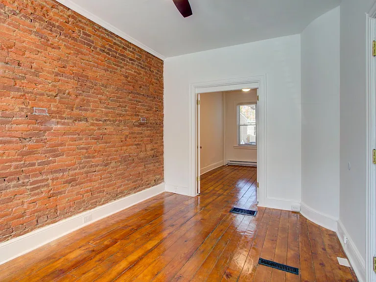 329 E Chestnut St #1 — Photo 8