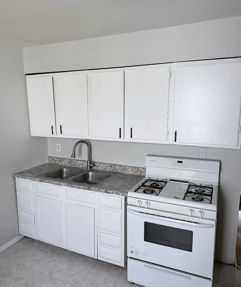 3 bed, 840 sqft, $1,400 — Photo 2