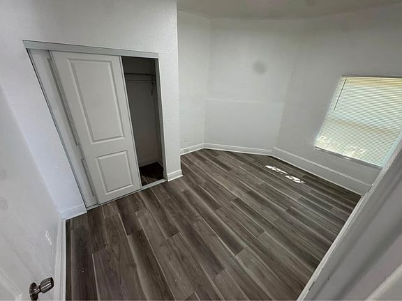 3rd image of 2530 9th Ave W #1