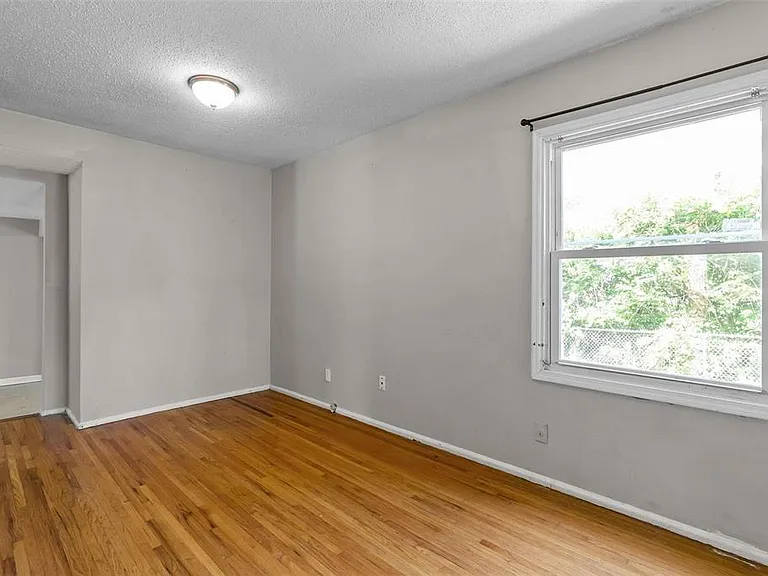 301 Estridge Rd — Photo 12