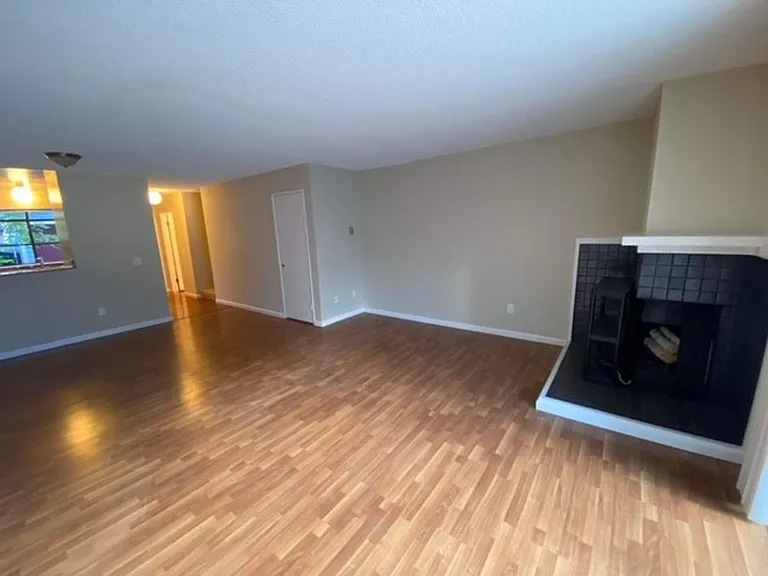 412 Barnegat Ln — Photo 3