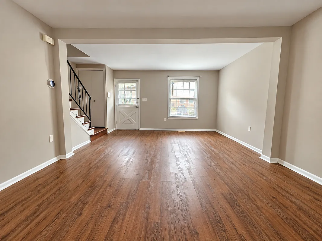 3 bed, 2.0 bath, 1795 sqft, $2,500 — Photo 2