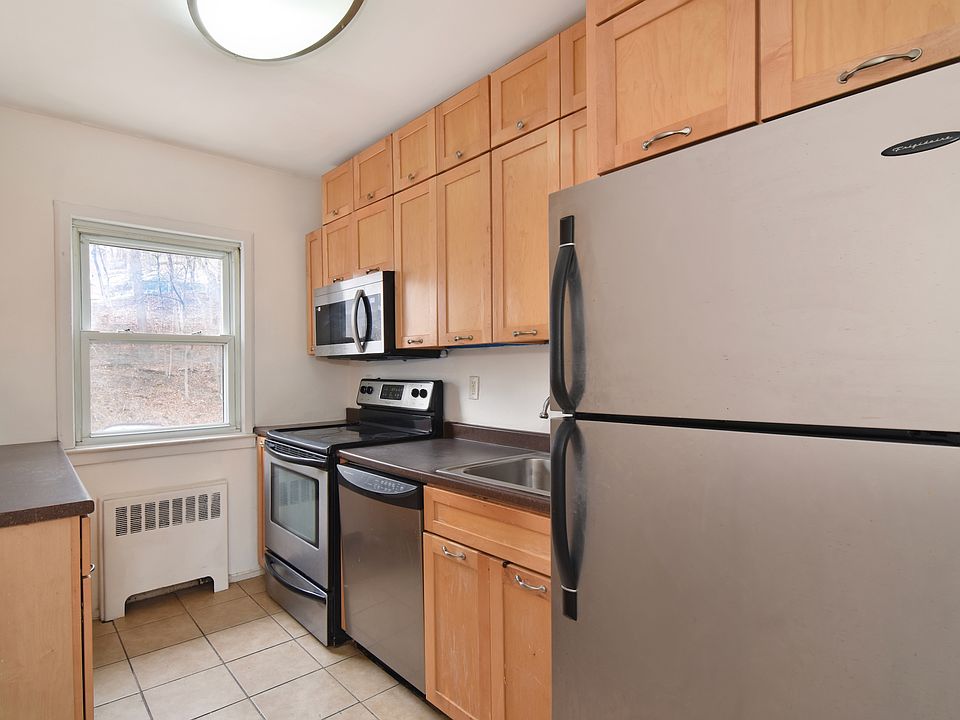 1st image of 140 N Broadway APT M4