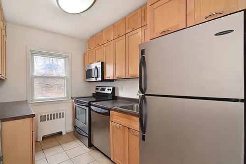 140 N Broadway Photo 1