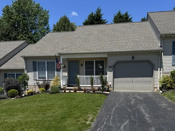 38 Knollwood Rd, Millersville, PA 17551