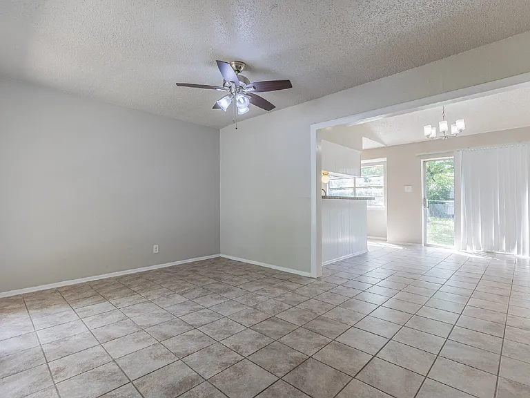2306 Fairhill St — Photo 4