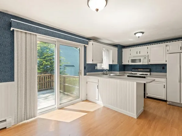 1 Christopher Dr APT 5, South Easton, MA 02375