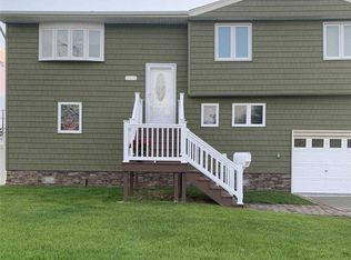 227 Verona Pkwy, Lindenhurst, NY 11757