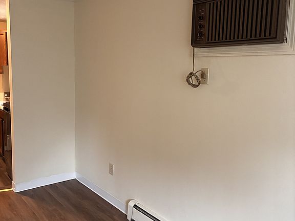 4th image of 17 Blossom St #1