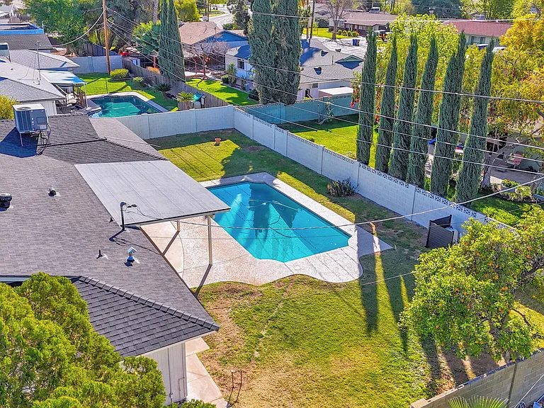501 W Seldon Ln — Photo 8
