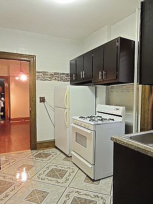 2nd image of 439 Lincoln Pl APT 4
