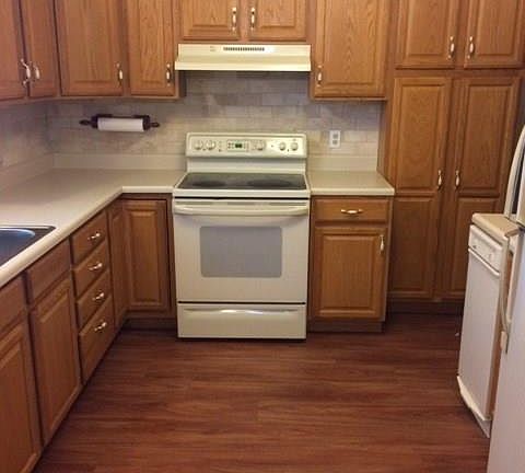 2nd image of 210 NE Pine Ln