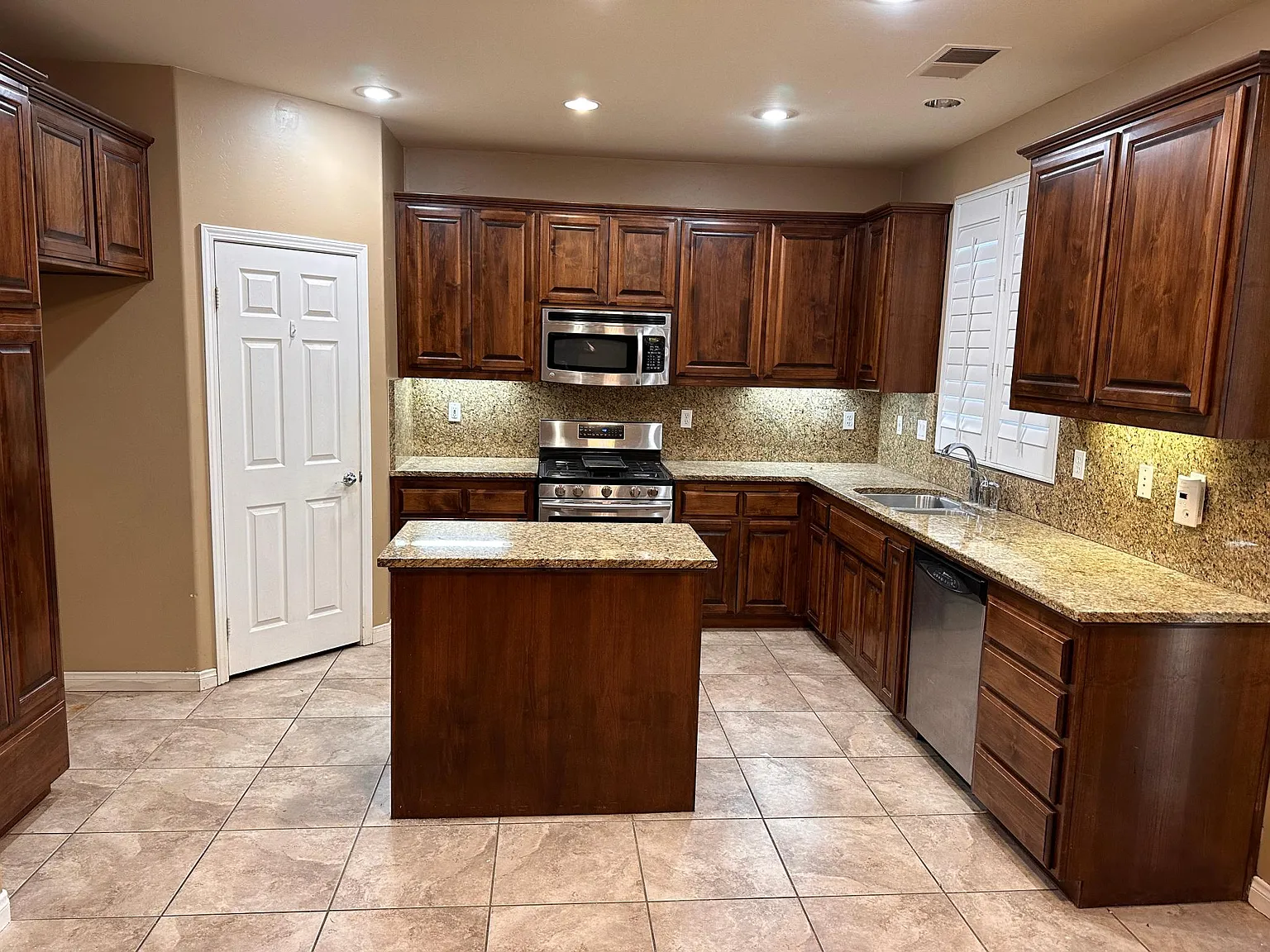 7309 Sleepy Lagoon Dr — Photo 1