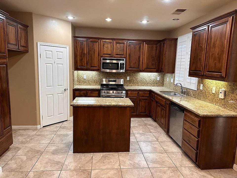 7309 Sleepy Lagoon Dr