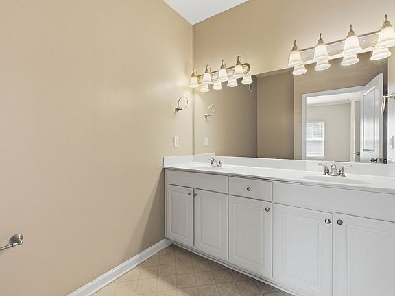 5th image of 1201 Regency Ct