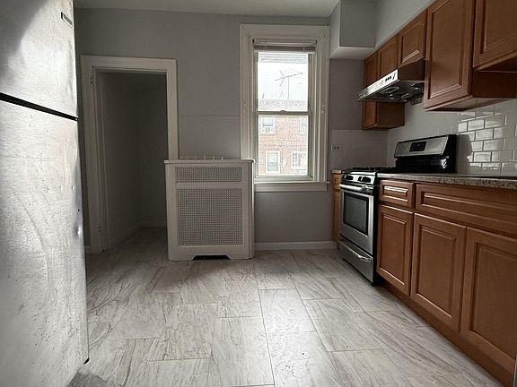 3rd image of 72XX Glenloch St
