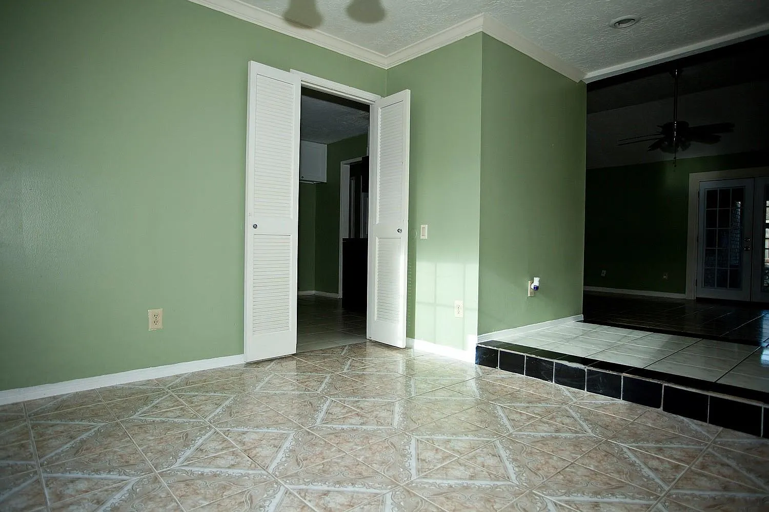 4 bed, 2.0 bath, 2070 sqft, $1,900 — Photo 4