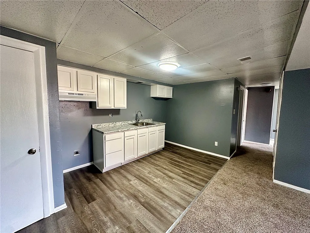 3 bed, $1,050 — Photo 2