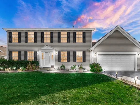 1212 Easton Dr, Carol Stream, IL 60188