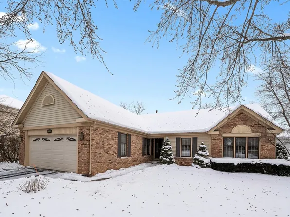 3209 Fox Hunt Ln, St Charles, IL 60174