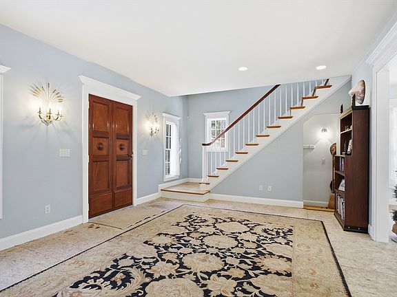 4th image of 414 Great Rd