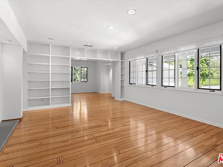 4031 Hollyline Ave — Photo 4