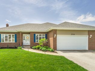 1704 Eagle Cir, New Lenox, IL 60451