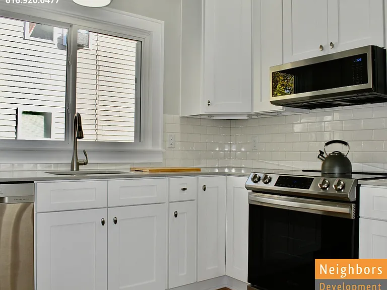 927 Arianna St NW — Photo 4