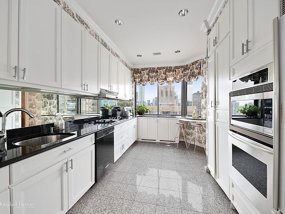 3rd image of 200 E 65th St APT 30W