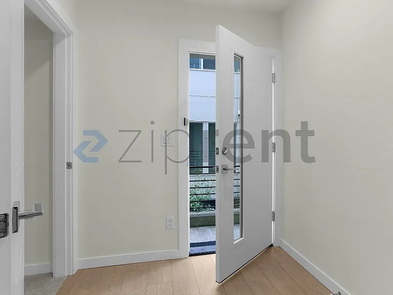 3416 15th Ave W #B — Photo 3