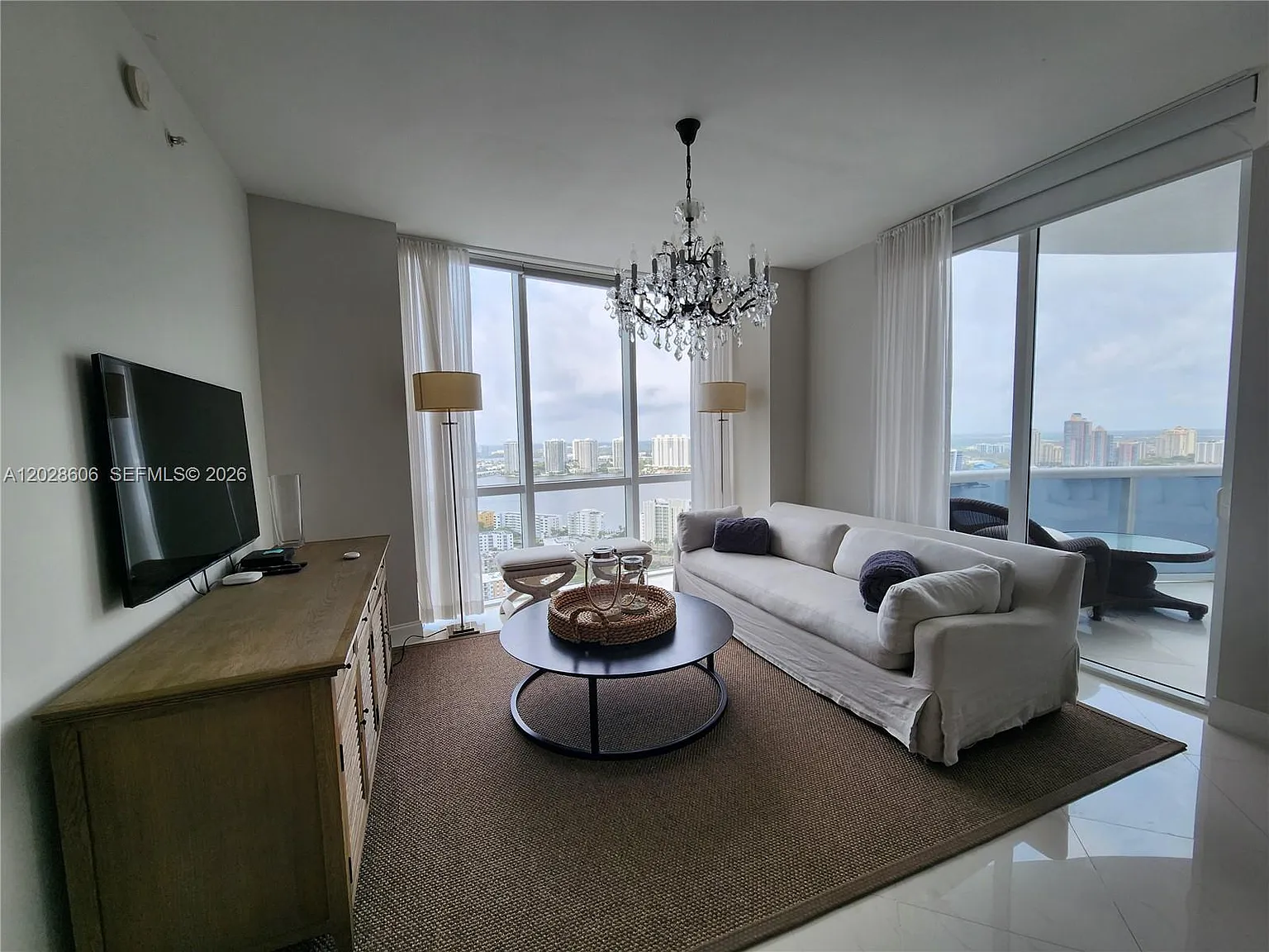 Trump Royale Condo — Photo 3