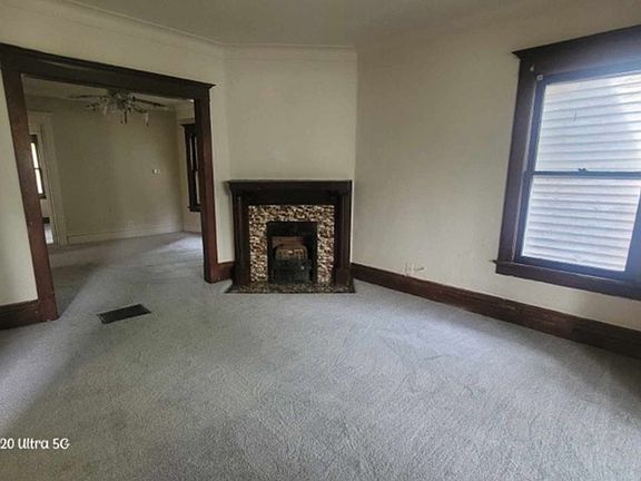 2nd image of 922 Islington St