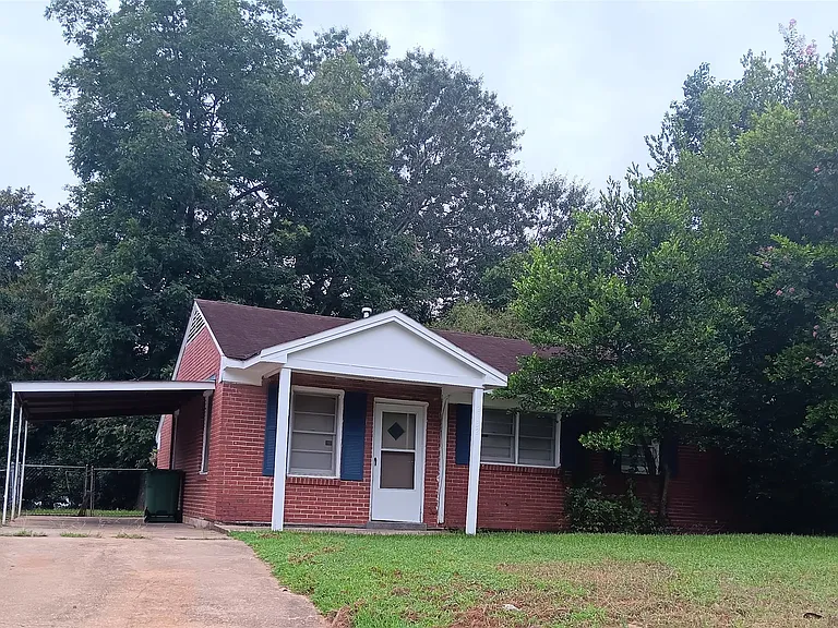 2132 Ester St — Photo 1