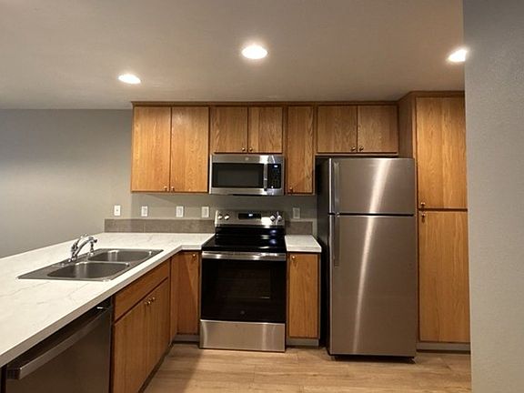 3rd image of 1172-1176 Candlewood Dr NE #1174