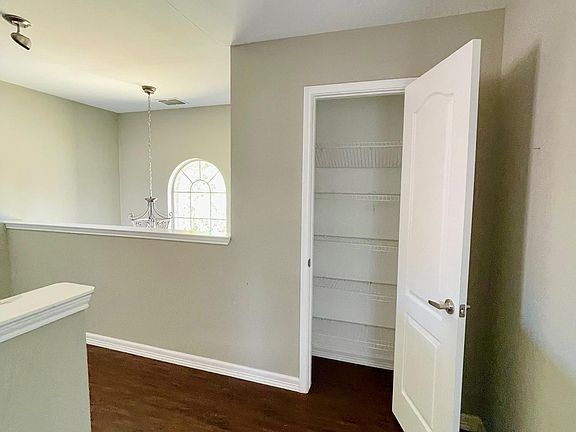 4th image of 930 Plumeria Dr