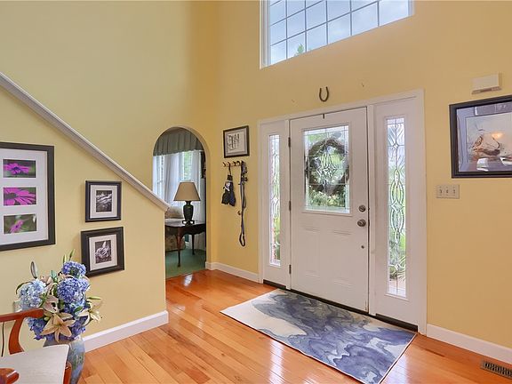2nd image of 301 Commodore Dr N