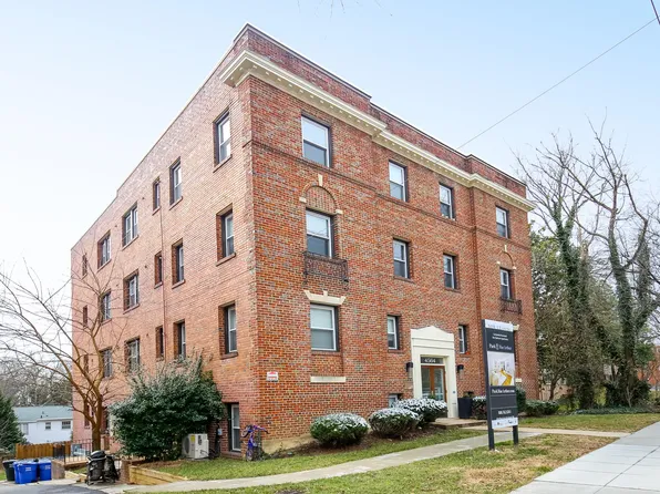 4564 Macarthur Blvd NW #302, Washington, DC 20007