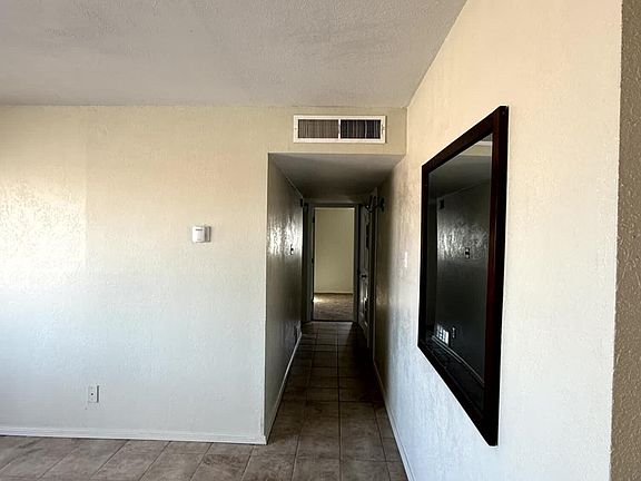 4th image of 2801 Hawick Rd