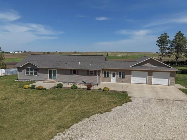 16541 315th St, Aplington, IA 50604