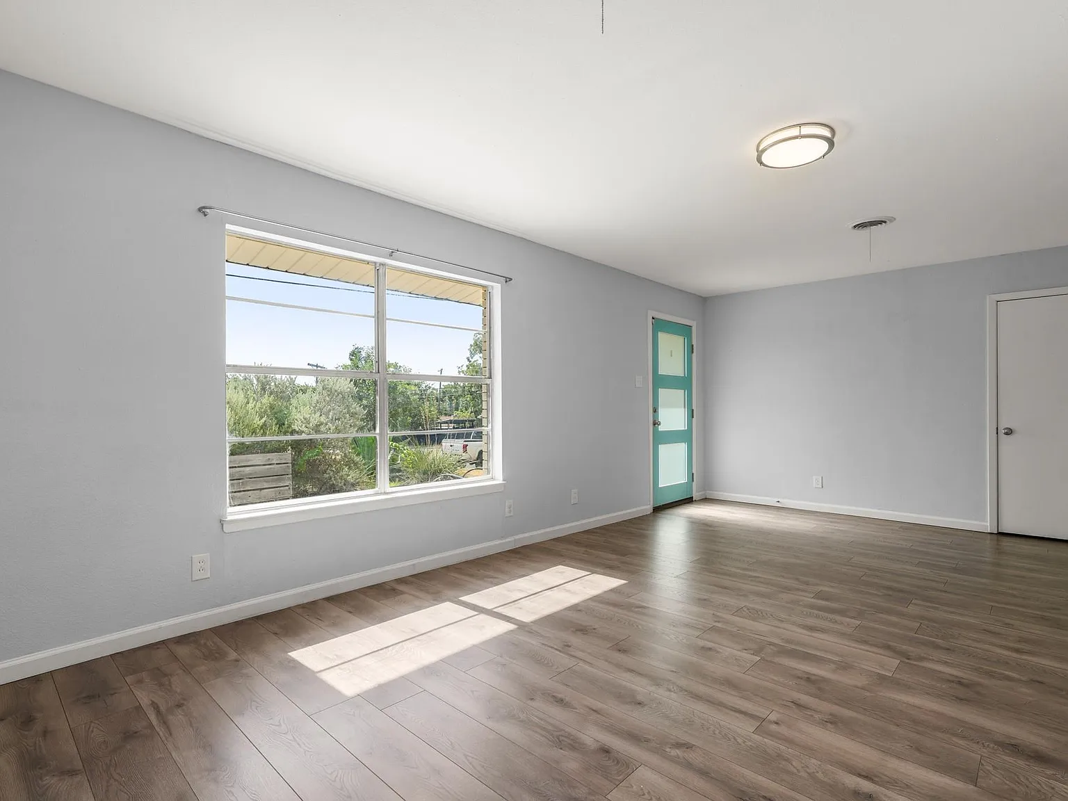 3 bed, 2.0 bath, 1615 sqft, $2,195 — Photo 4