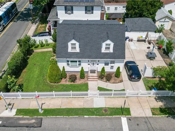 325 College Avenue image 2 of 27