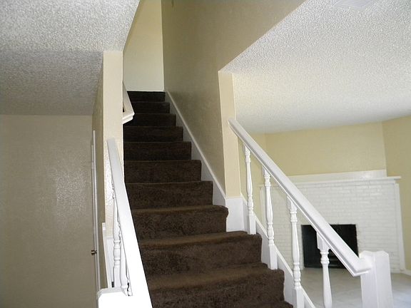 3rd image of 136 Highland Park Ct
