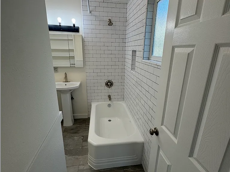 222 Chicago Ave #A — Photo 9